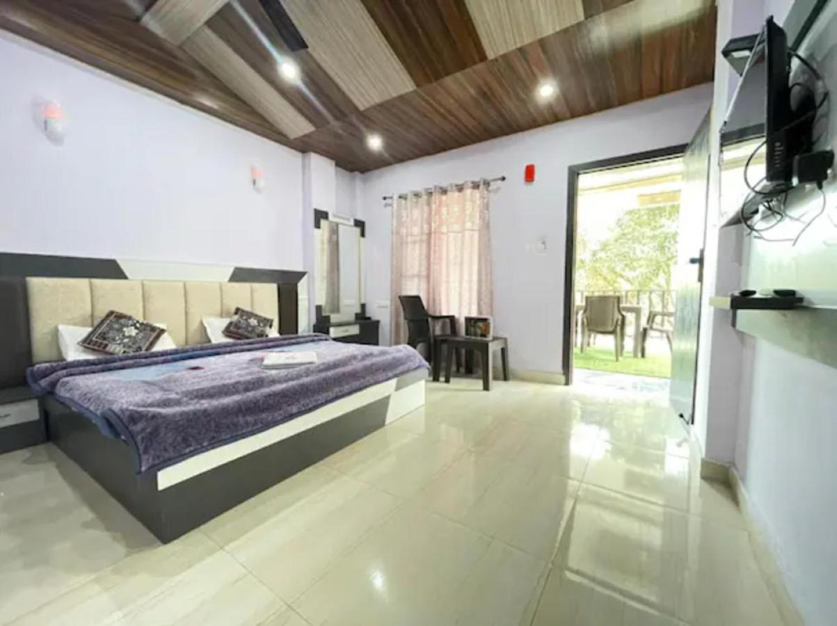 Oak Wood Homestay Banikhet Далхаузи Экстерьер фото
