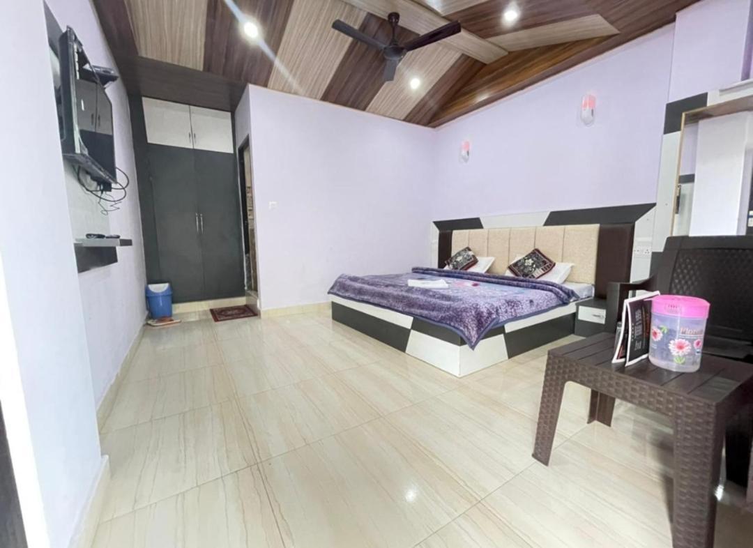 Oak Wood Homestay Banikhet Далхаузи Экстерьер фото