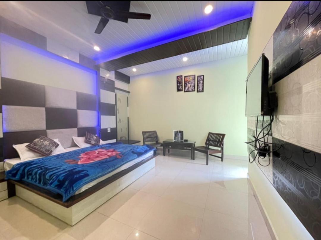 Oak Wood Homestay Banikhet Далхаузи Экстерьер фото