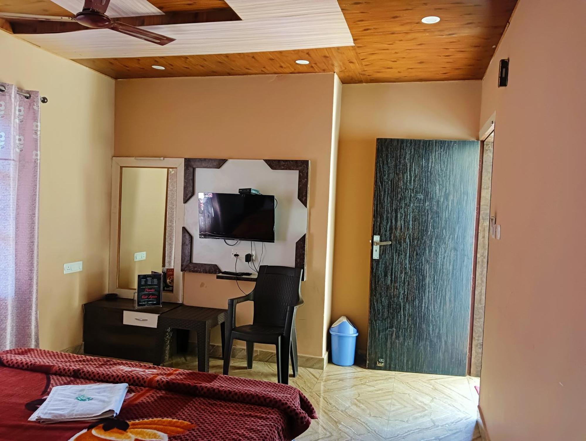Oak Wood Homestay Banikhet Далхаузи Экстерьер фото